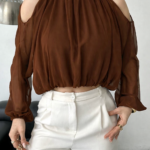 بنطلون قماش باللون البيج قصة زارا