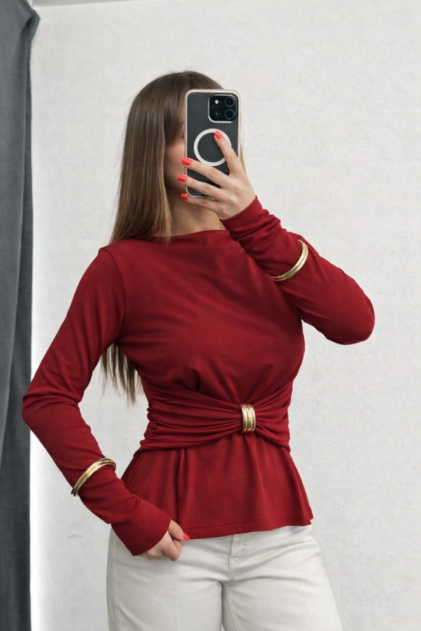 بليزر مع زمة وأزرار عند الخصر باللون البني