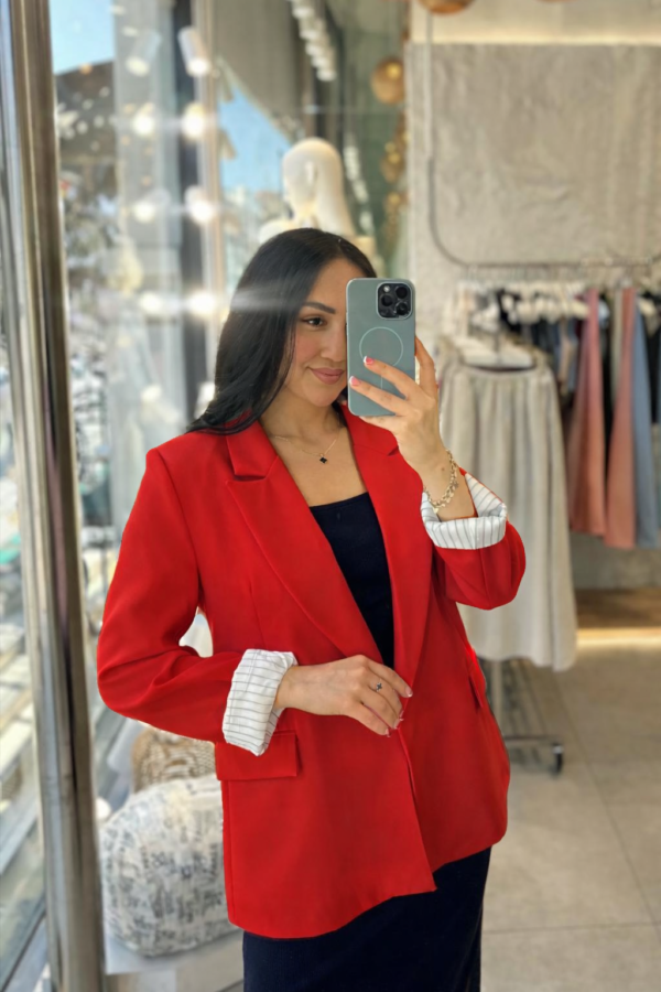 بنطلون قماش باللون البيج قصة زارا