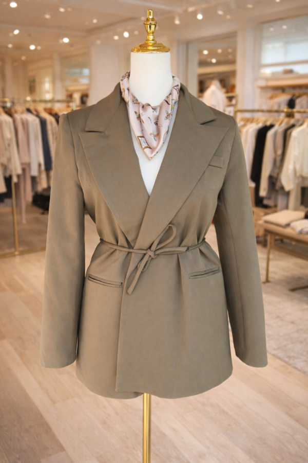 بليزر باللون الزيتي مع رباط على الخصر