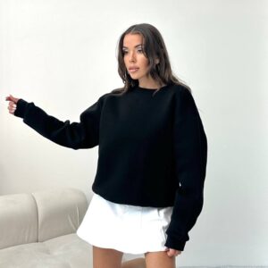 سويتر مبطة باللون الأسود