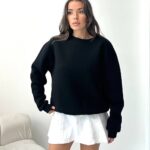 سويتر مبطة باللون الأسود