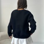 سويتر مبطة باللون الأسود