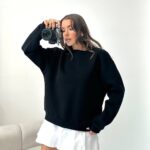 سويتر مبطة باللون الأسود