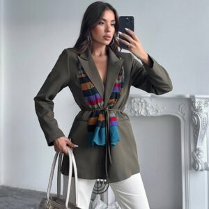 بليزر باللون الزيتي مع رباط على الخصر