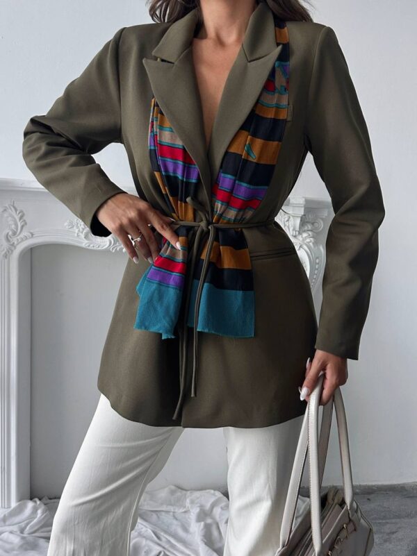 بليزر باللون الزيتي مع رباط على الخصر