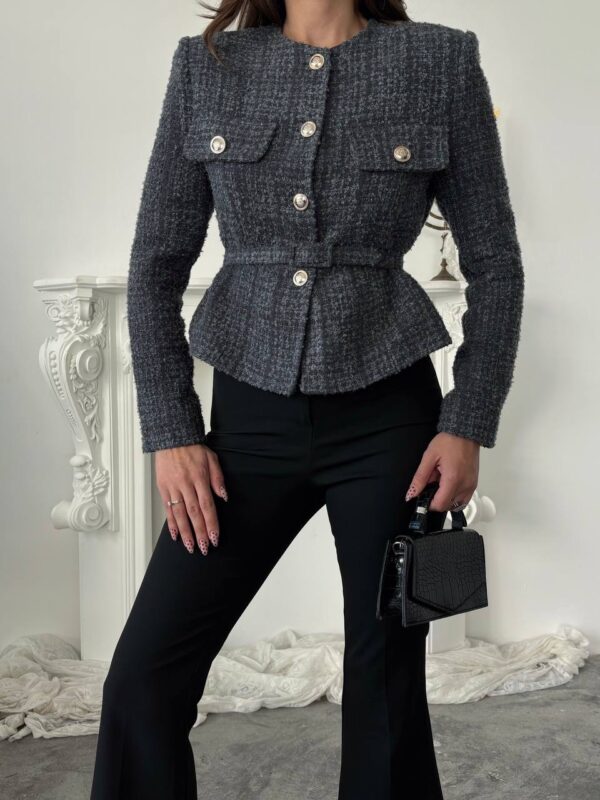 بليزر مع زمة وأزرار عند الخصر باللون البني (copy)