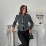 بليزر مع زمة وأزرار عند الخصر باللون البني (copy)