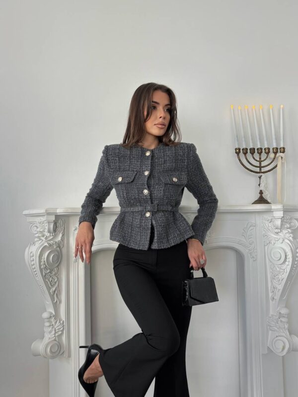 بليزر مع زمة وأزرار عند الخصر باللون البني (copy)