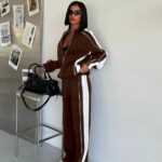 بليزر مع زمة وأزرار عند الخصر باللون البني (copy)