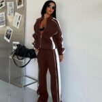 بليزر مع زمة وأزرار عند الخصر باللون البني (copy)