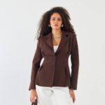 بليزر مع زمة وأزرار عند الخصر باللون البني (copy)