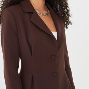بليزر مع زمة وأزرار عند الخصر باللون البني (copy)