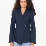 بليزر باللون الكحلي مع ازرار