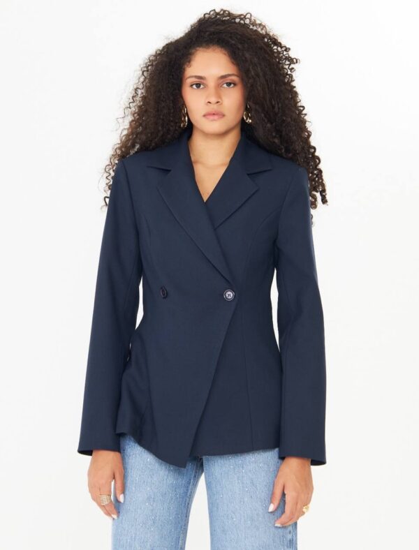 بليزر باللون الكحلي مع ازرار