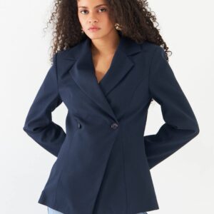 بليزر باللون الكحلي مع ازرار