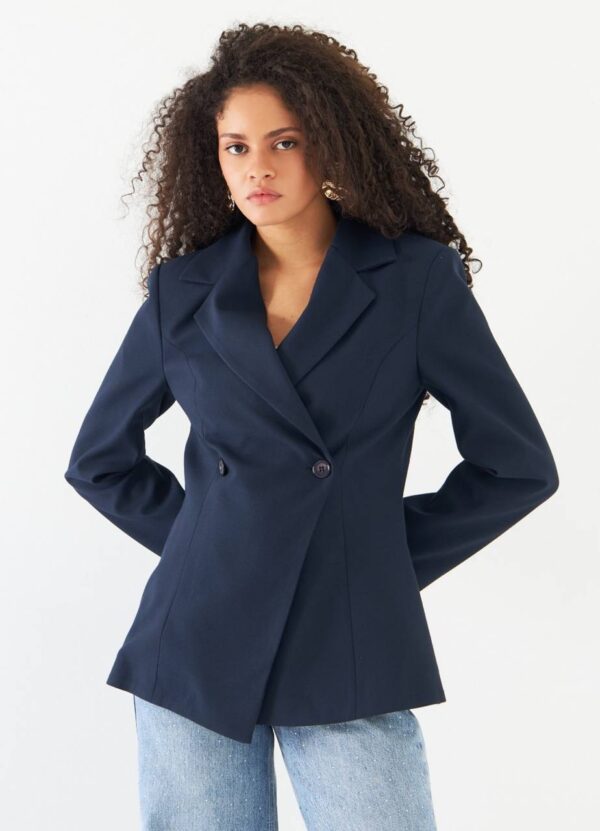 بليزر باللون الكحلي مع ازرار