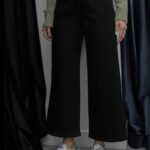 بليزر مع زمة وأزرار عند الخصر باللون البني