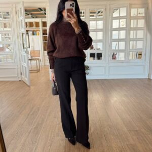 تنورة باللون العنابي مع قشاط بني