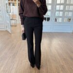 تنورة باللون العنابي مع قشاط بني