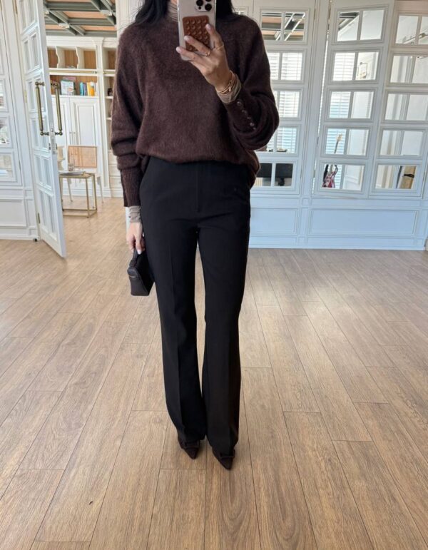 تنورة باللون العنابي مع قشاط بني