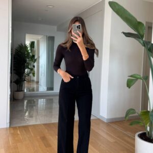 تنورة باللون العنابي مع قشاط بني