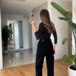 تنورة باللون العنابي مع قشاط بني