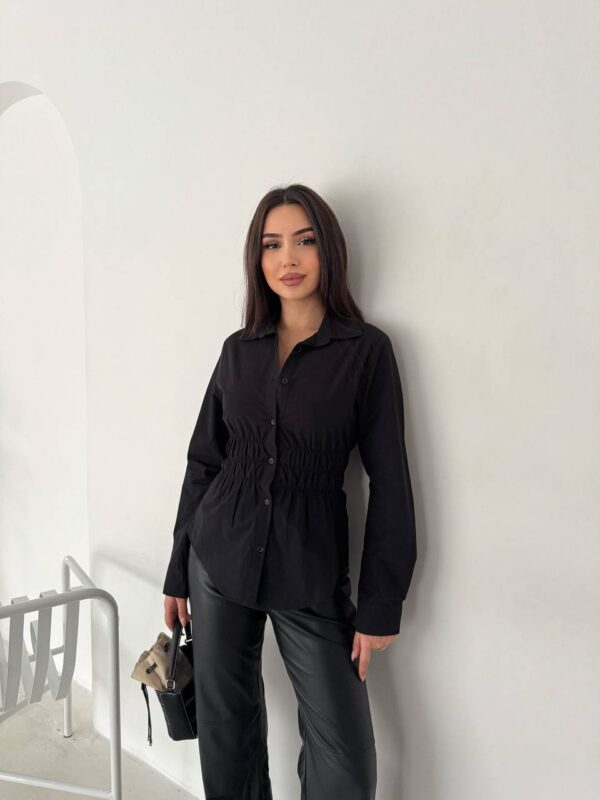 بنطلون قماش باللون البيج قصة زارا