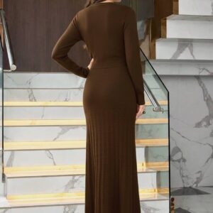 بنطلون قماش باللون البيج قصة زارا