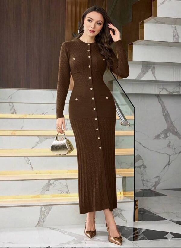 بنطلون قماش باللون البيج قصة زارا