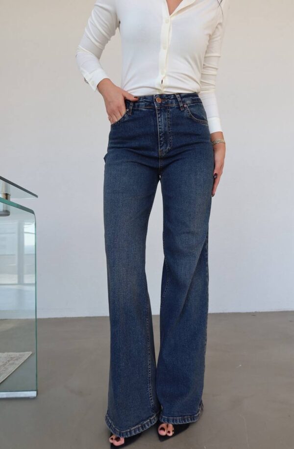 بنطلون قماش باللون البيج قصة زارا