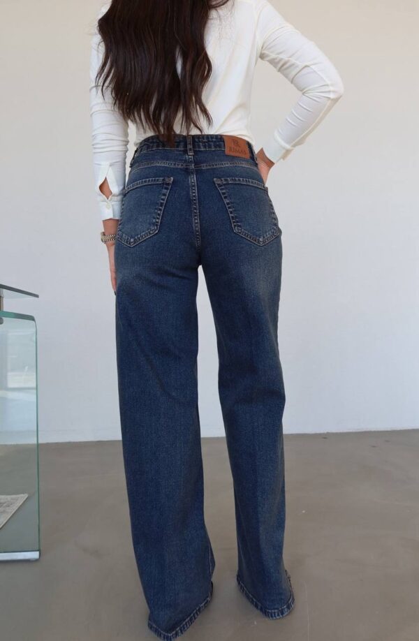 بنطلون قماش باللون البيج قصة زارا