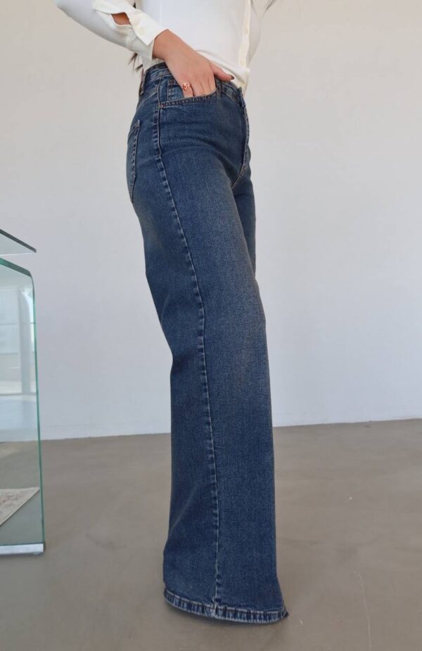 بنطلون قماش باللون البيج قصة زارا