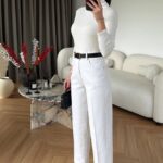 بنطلون قماش باللون البيج قصة زارا