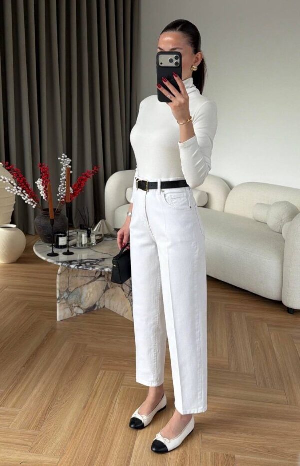 بنطلون قماش باللون البيج قصة زارا