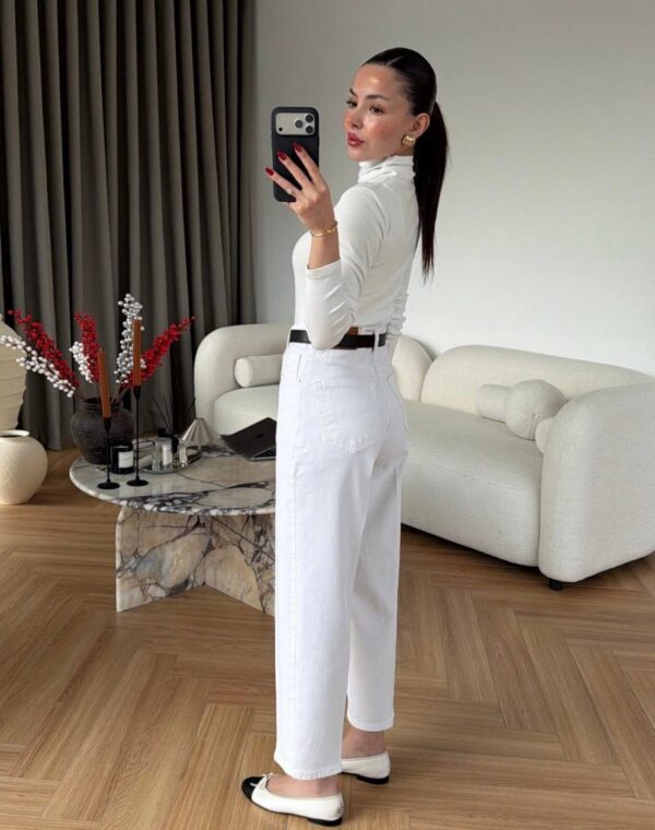 بنطلون قماش باللون البيج قصة زارا