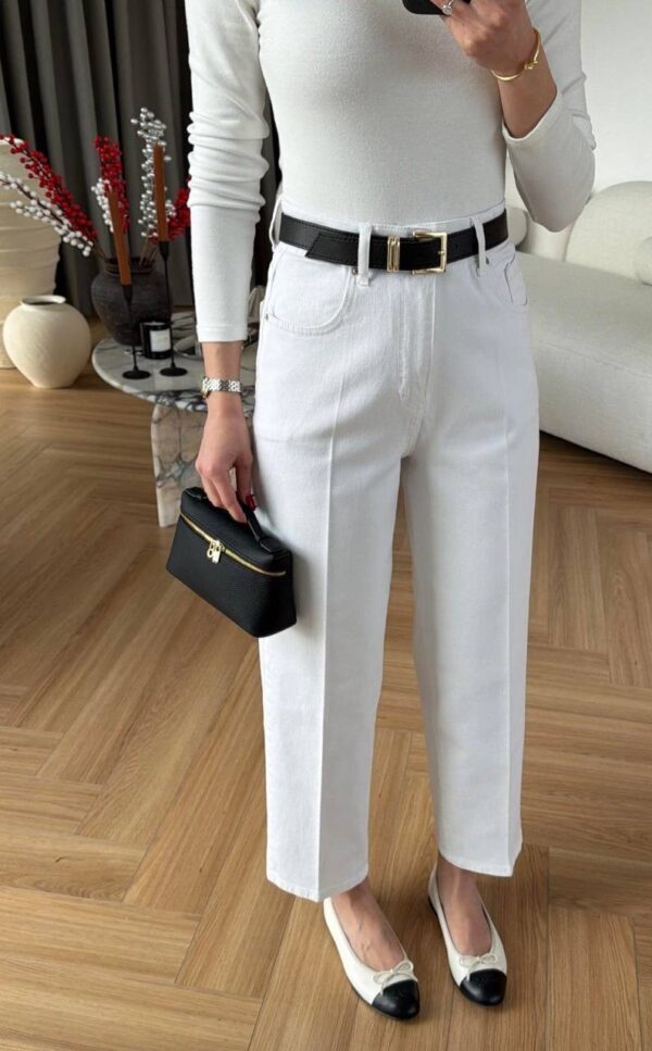 بنطلون قماش باللون البيج قصة زارا