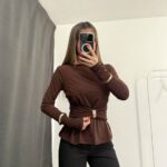 بنطلون قماش باللون البيج قصة زارا