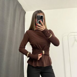 بنطلون قماش باللون البيج قصة زارا