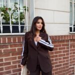 طقم باللون البني